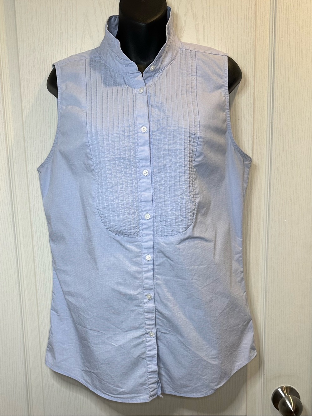 Banana Republic Light Blue Sleeveless Button-Down Shirt 12 tall / minimalist